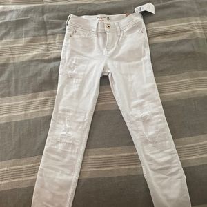 Girls size 9/10 Abercrombie white skinny jeans. Distressed